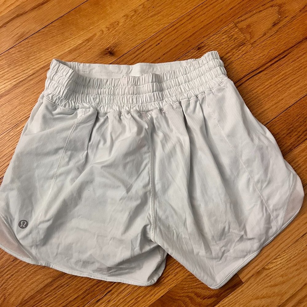Lululemon Hotty Hot Shorts in White Size 4